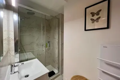 Salle de bains dans l'établissement T2 Bis chaleureux-Hyper Centre Brive