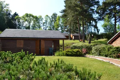 Jardin de l'établissement Volcans Vacances Les Chalets Du Lac