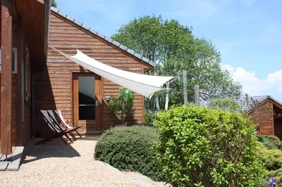 Jardin de l'établissement Volcans Vacances Les Chalets Du Lac