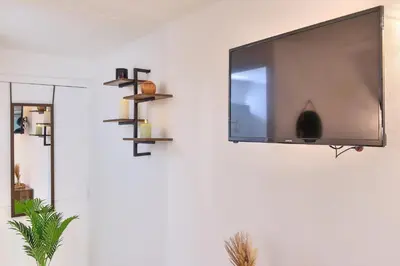 Télévision ou salle de divertissement dans l'établissement Le Nid Eucalyptus
