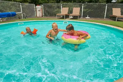 Piscine de l'établissement Le Lac Bleu ou située à proximité