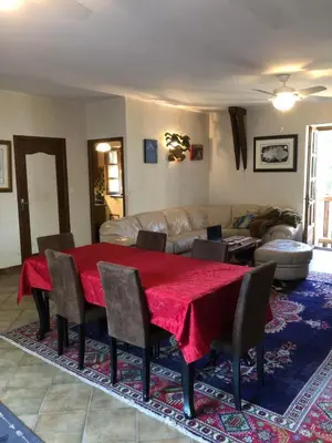 Coin salon dans l'établissement Gite équestre, belle maison ancienne en pierre