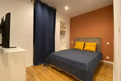 Un ou plusieurs lits dans un hébergement de l'établissement 19B - Le Bastille a cosy apartment in a great location