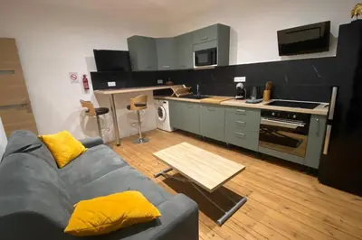 Cuisine ou kitchenette dans l'établissement 19B - Le Bastille a cosy apartment in a great location
