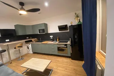 Cuisine ou kitchenette dans l'établissement 19B - Le Bastille a cosy apartment in a great location