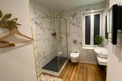 Salle de bains dans l'établissement 19B - Le Bastille a cosy apartment in a great location