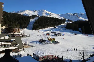 L'établissement Studio duplex au pied des pistes en hiver