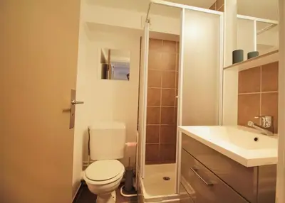 Salle de bains dans l'établissement Studio duplex au pied des pistes