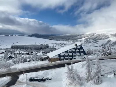 L'établissement Grand appartement piscine en hiver