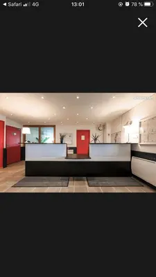 Cuisine ou kitchenette dans l'établissement Grand appartement piscine