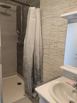 Salle de bains dans l'établissement Gîte en bord de lac