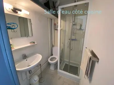 Salle de bains dans l'établissement Appartement avec chambre séparée Résidence Auvergne