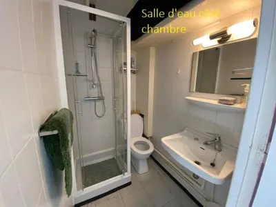 Salle de bains dans l'établissement Appartement avec chambre séparée Résidence Auvergne