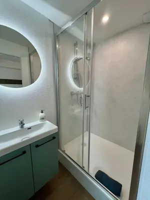 Salle de bains dans l'établissement Casa Viasud #2 - 28m2 et Casa Viasud #3 - 48m2 - T2 climatisés - Centre BriveGare