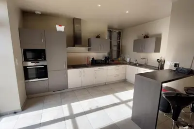 Cuisine ou kitchenette dans l'établissement Gîte 10 pers pmr saint flour