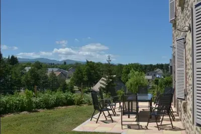 Vue générale sur la montagne ou vue sur la montagne depuis la maison de vacances