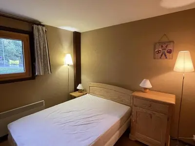Un ou plusieurs lits dans un hébergement de l'établissement Appartement cosy avec balcon au cœur de la station - FR-1-787-78