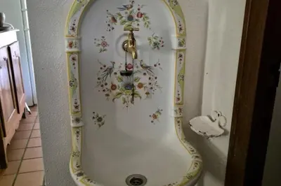 Salle de bains dans l'établissement Ma maison de famille en Quercy avec piscine