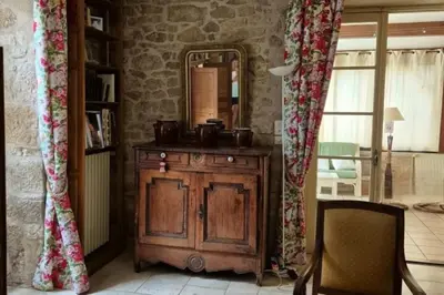 Coin salon dans l'établissement Ma maison de famille en Quercy avec piscine
