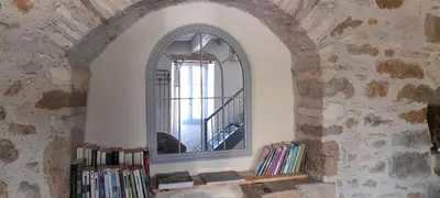 Bibliothèque dans la maison de vacances