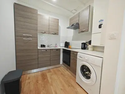 Cuisine ou kitchenette dans l'établissement L'Ovalie, central et chaleureux
