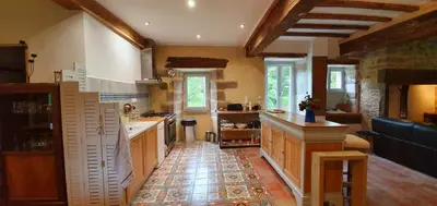 Cuisine ou kitchenette dans l'établissement Le Moulin L'Official