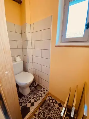 Salle de bains dans l'établissement Le Moulin L'Official