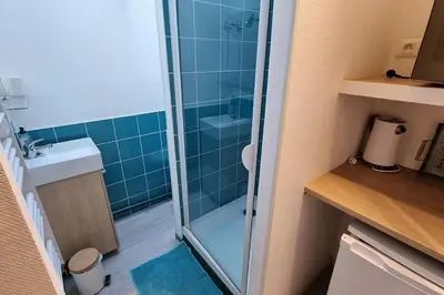 Salle de bains dans l'établissement Villa bleue