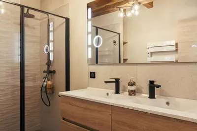 Salle de bains dans l'établissement Le domaine de La Combarsou