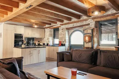 Cuisine ou kitchenette dans l'établissement Le domaine de La Combarsou