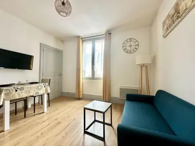 Télévision ou salle de divertissement dans l'établissement Le Saint Georges, cosy et calme