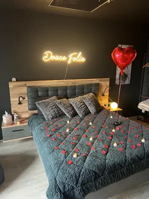 Un ou plusieurs lits dans un hébergement de l'établissement Douce Folie romantique