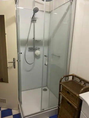 Salle de bains dans l'établissement Maison familiale à Picherande