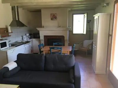 Cuisine ou kitchenette dans l'établissement Gîte chaleureux avec cheminée au pied du Puy Mary