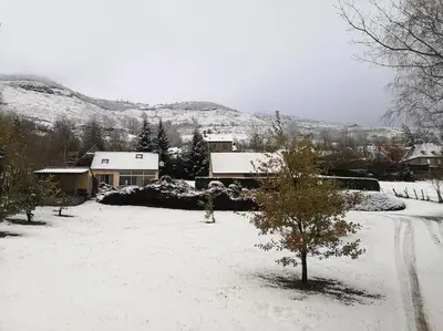 L'établissement Gîtes entre Salers et le puy Mary dans le cantal en hiver