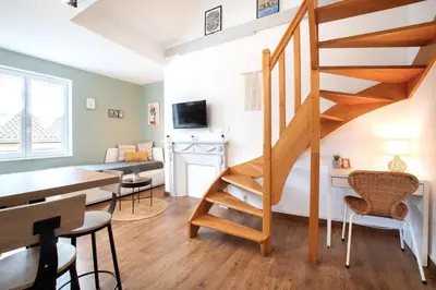 Télévision ou salle de divertissement dans l'établissement Life&Travel - Appartement Cosy - Centre & Parking