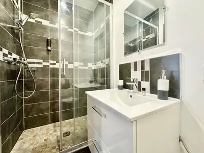 Salle de bains dans l'établissement Le Safari, central et cosy
