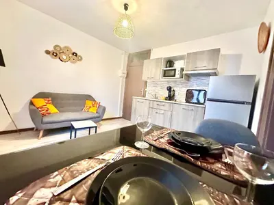 Cuisine ou kitchenette dans l'établissement Le Safari, central et cosy