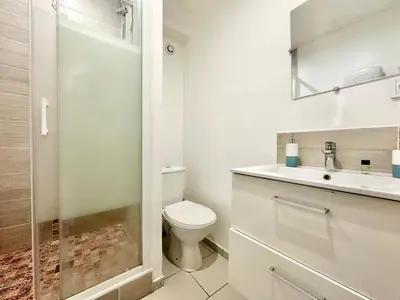 Salle de bains dans l'établissement Le Guillaumin, convivial et zen