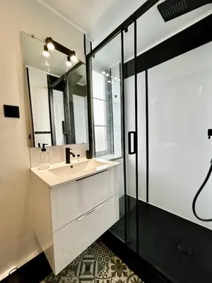 Salle de bains dans l'établissement Le Toulousain, proche Legrand et autoroute