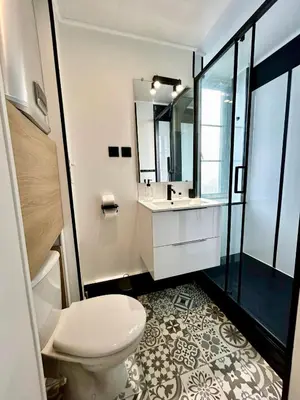 Salle de bains dans l'établissement Le Toulousain, proche Legrand et autoroute