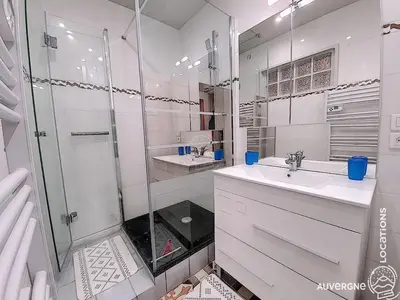 Salle de bains dans l'établissement Le Wollo