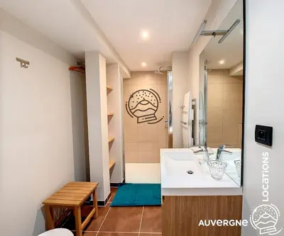 Salle de bains dans l'établissement Le Cantou de La Mouche