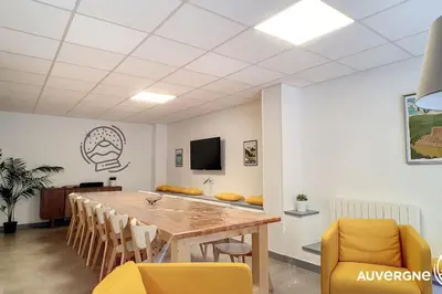 Télévision ou salle de divertissement dans l'établissement Le Poulailler