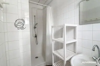 Salle de bains dans l'établissement Le Poulailler