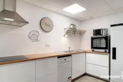 Cuisine ou kitchenette dans l'établissement Le Poulailler