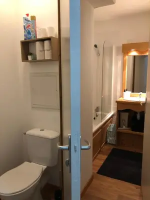 Salle de bains dans l'établissement SUPER BESSE station LE GITE BESSARD 2 quartier bois de la reine 5 couchages