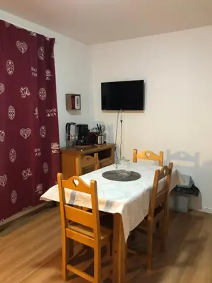 Cuisine ou kitchenette dans l'établissement SUPER BESSE station LE GITE BESSARD 2 quartier bois de la reine 5 couchages