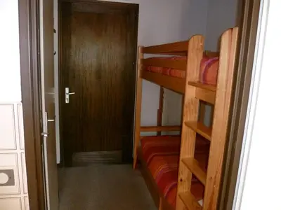 Un ou plusieurs lits superposés dans un hébergement de l'établissement Charmant T2 proche pistes avec parking et balcon - FR-1-787-79