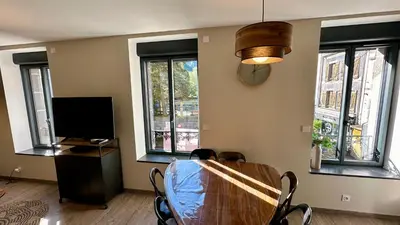 Télévision ou salle de divertissement dans l'établissement Au Cœur du Mont Dore 6 personnes